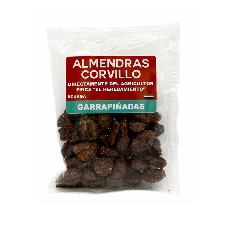 Una bolsa de almendras Garrapiñadas con etiqueta roja.